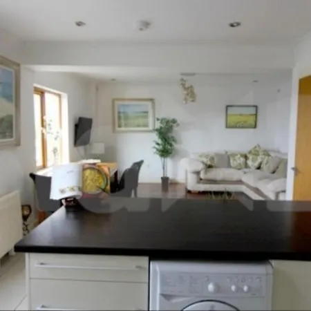 Captivating 3-Bed Townhouse In Furbo Apartment Furbo