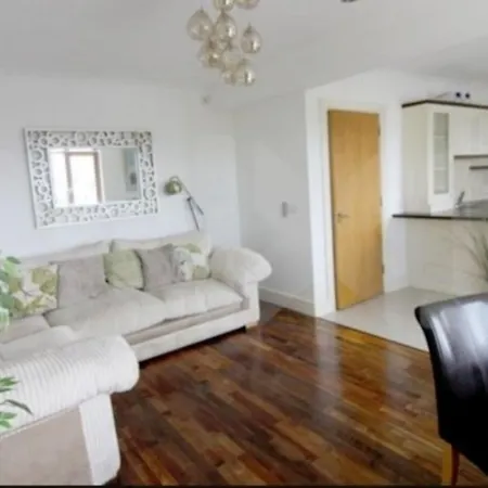 Captivating 3-Bed Townhouse In Furbo Apartment *